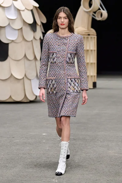 Look 10